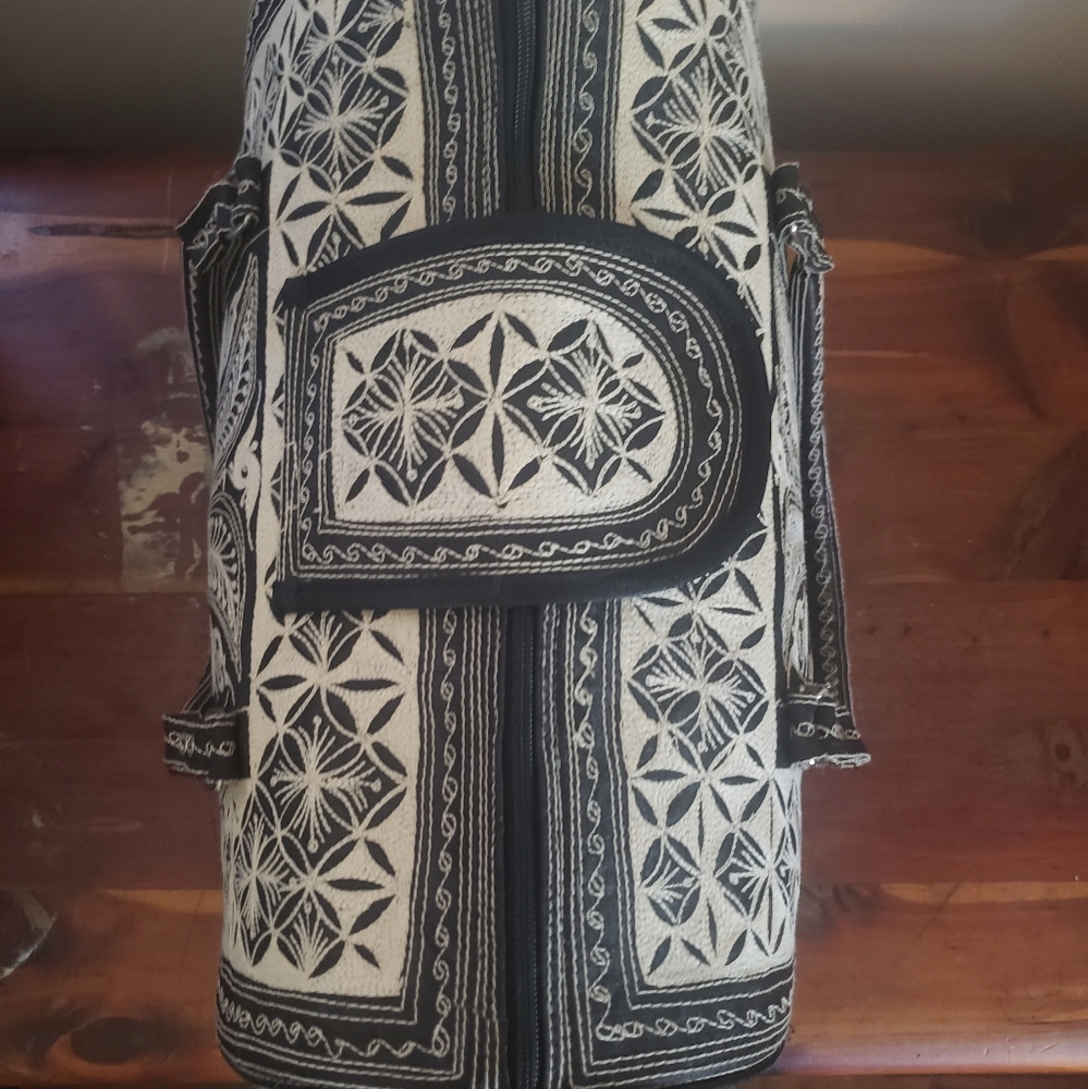 Banda Mini Hiram Weekender Bag - Picture 2 of 4